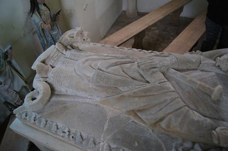 Gisant bas Saint-Germain d'Ecosse Eglise Saint-Germain de Saint-Germain-sur-Bresle ERNOUF Guillaume.JPG