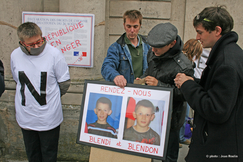 mercredi 25 avril 2012 - petit déjeuner républicain devant la préfecture de Châlons