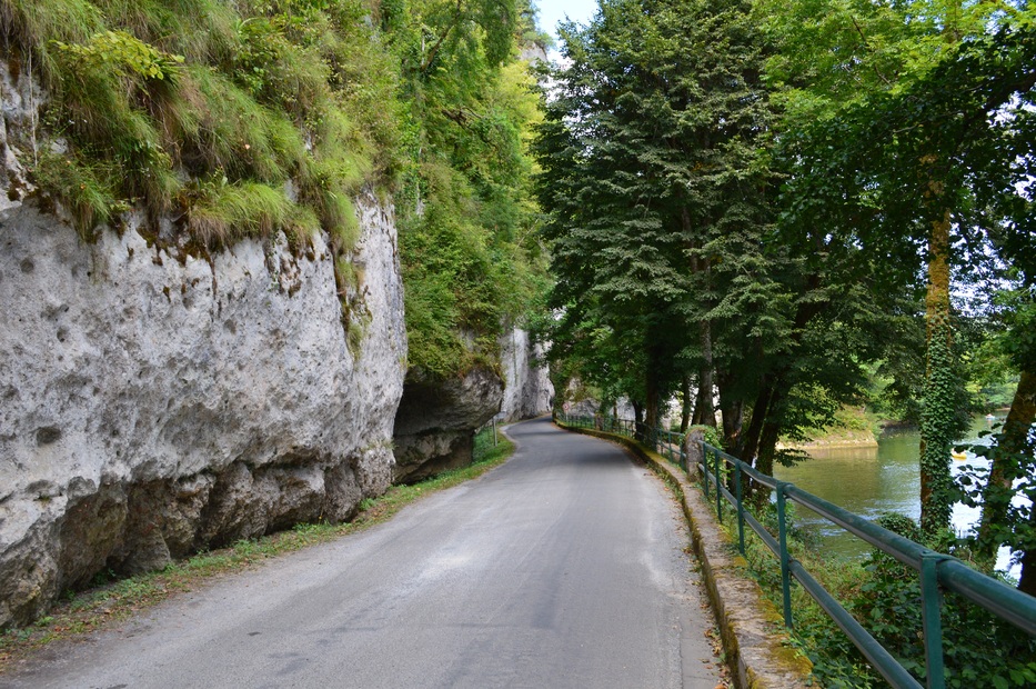 Vallée de la Vézère, falaise de La Roque Saint-Christophe