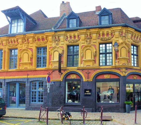 Résultat de recherche d'images pour "la place LOuise de Bettignies Lille"