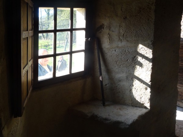 Visite d'une maison de guet du XIVéme siècle, superbement restaurée, à Gissey sous Flavigny, avec les adhérents de "Villages Anciens-Villages d'Avenir"