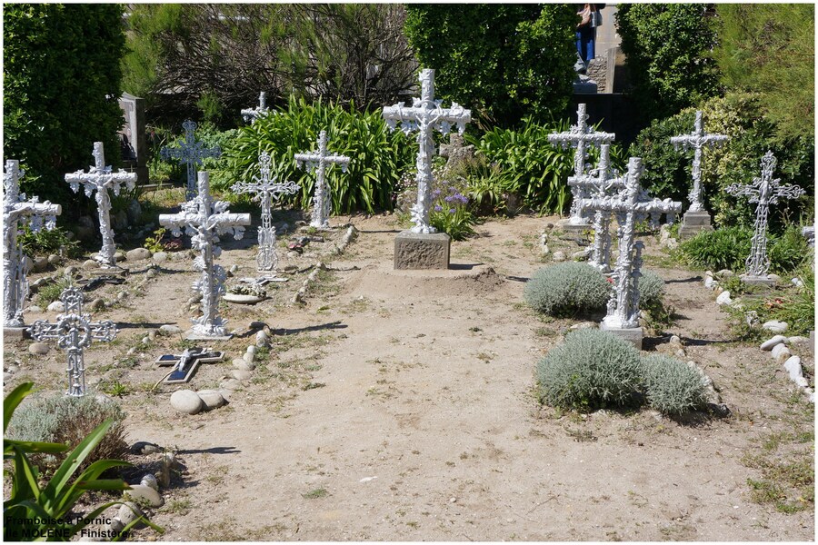 Ile de Molène - cimetiere - tombe des victimes du Drummont Castle