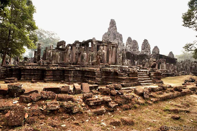 Angkor Thom, le Bayon - Vue d'ensemble Angkor Thom, le Bayon - Vue d'ensemble