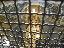 Vue de l'intérieur de la basilique depuis la base de la coupole