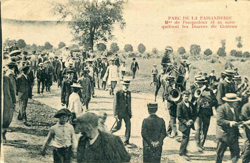 Mme de Pompadour et sa suite quittant les douves du château