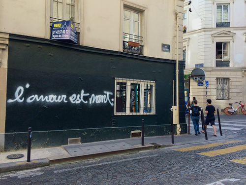 L'amour court les rues, message poétique