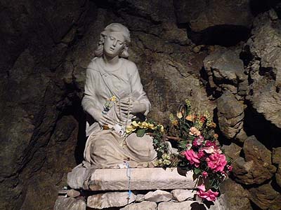 Le plan d'Aups : la grotte Sainte Marie-Madeleine
