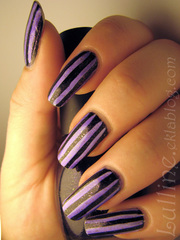 nail art rayé violet