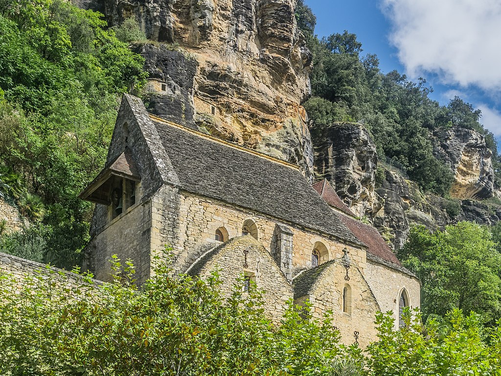 Church in La Roque-Gageac.jpg