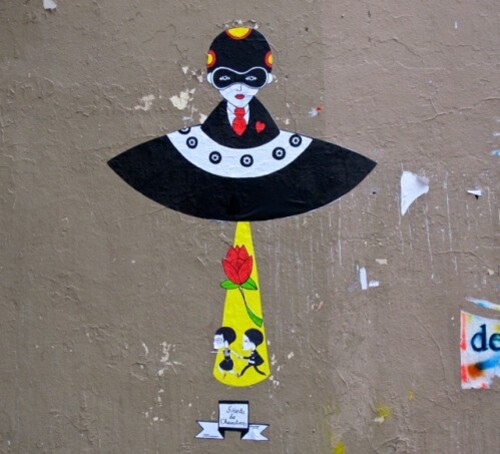 Le Chevalier street-art Beaubourg soucoupe