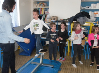 Ateliers jonglages, équilibre et acrobaties