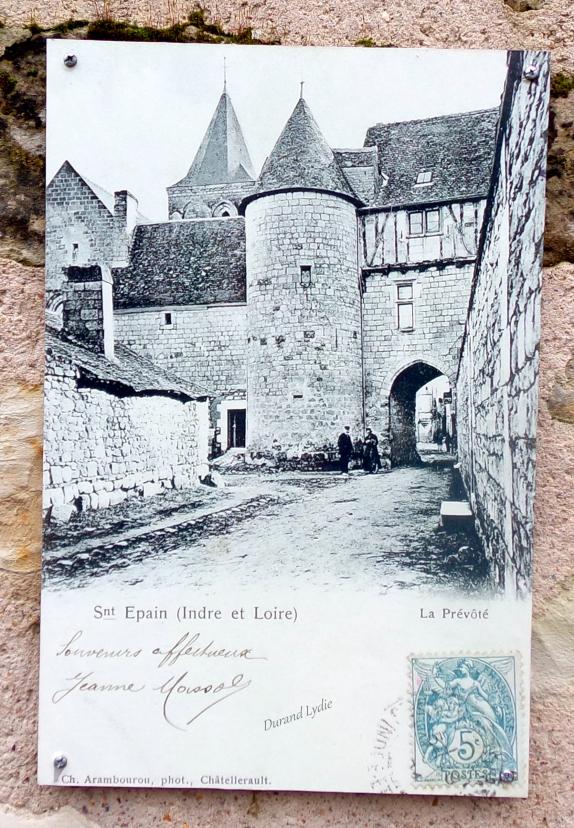 Porche de la Prévoté de Saint-Epain