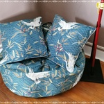 Une housse de coussin avec passepoil