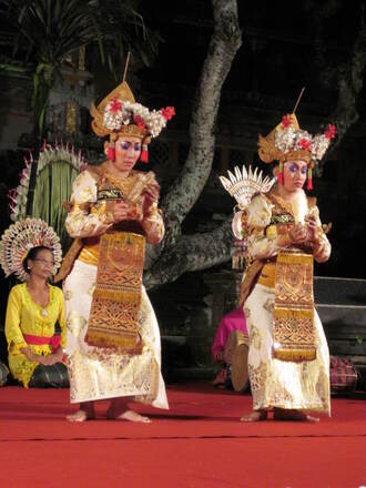 Ubud Bali , spectacle de danse au Lotus Pond 