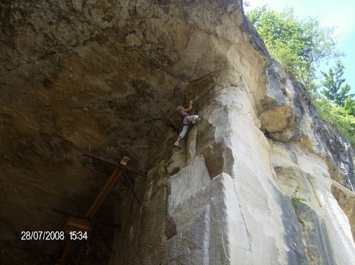 Grotte de champ retard.