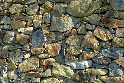 Un mur en belles pierres