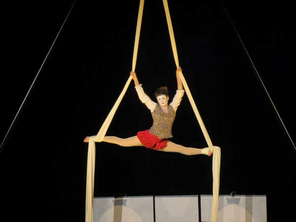  HOPPA !  un spectacle plein de drôlerie, de musique et d'acrobaties a ravi les spectateurs !