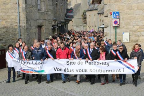 Parmi les élus, Nicolas Floch (maire de Saint-Pol), Joseph Seité (maire de Roscoff), Maël de Calan (conseiller départemental).