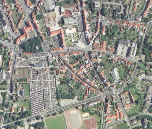 Outreau - Centre-ville en 1995, vue d'ensemble en couleurs (remonterletemps.ign.fr)