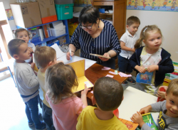 Bibliothèque avec Janine