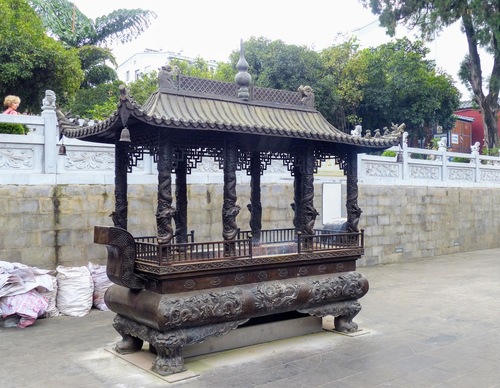 Kunming; suite de la visite du temple bouddhiste Yuantong;