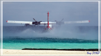 Je suis sur le départ pour une nouvelle plongée, mais pour d'autres vacanciers, c'est la fin du séjour avec le départ en hydravion - Moofushi - Atoll d'Ari - Maldives