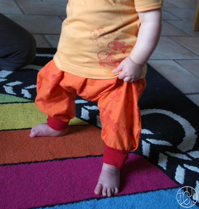 Un bebe sarouel D Dans ma petite roulotte