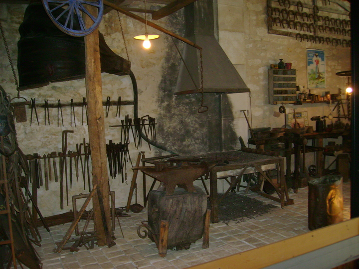 MUSEE DES COMMERCES D'AUTREFOIS A ROCHEFORT . CHARENTE-MARITIME .