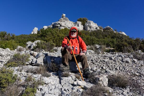 Vers une grotte au pied du Mont Puget