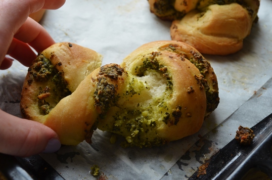 Brioches roulées au pesto d'épinards