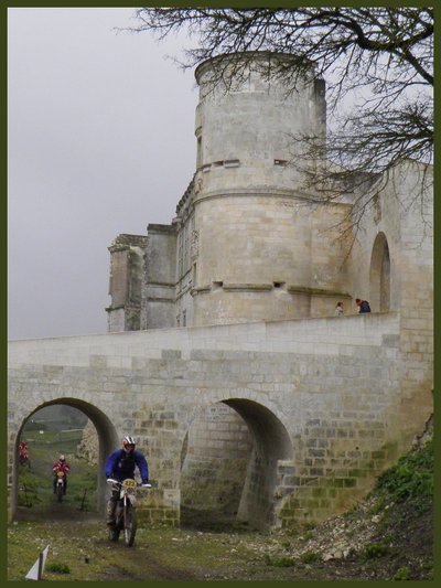 Blog de sylviebernard-art-bouteville : sylviebernard-art-bouteville, Enduro du château de Bouteville 2011