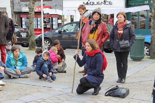 Une soixantaine d'indignés se sont retrouvés au Kiosque, face à l’hôtel de ville de Morlaix, ce samedi 9 avril, dès 18 h. Chacun était invité à s’exprimer, à tour de rôle.