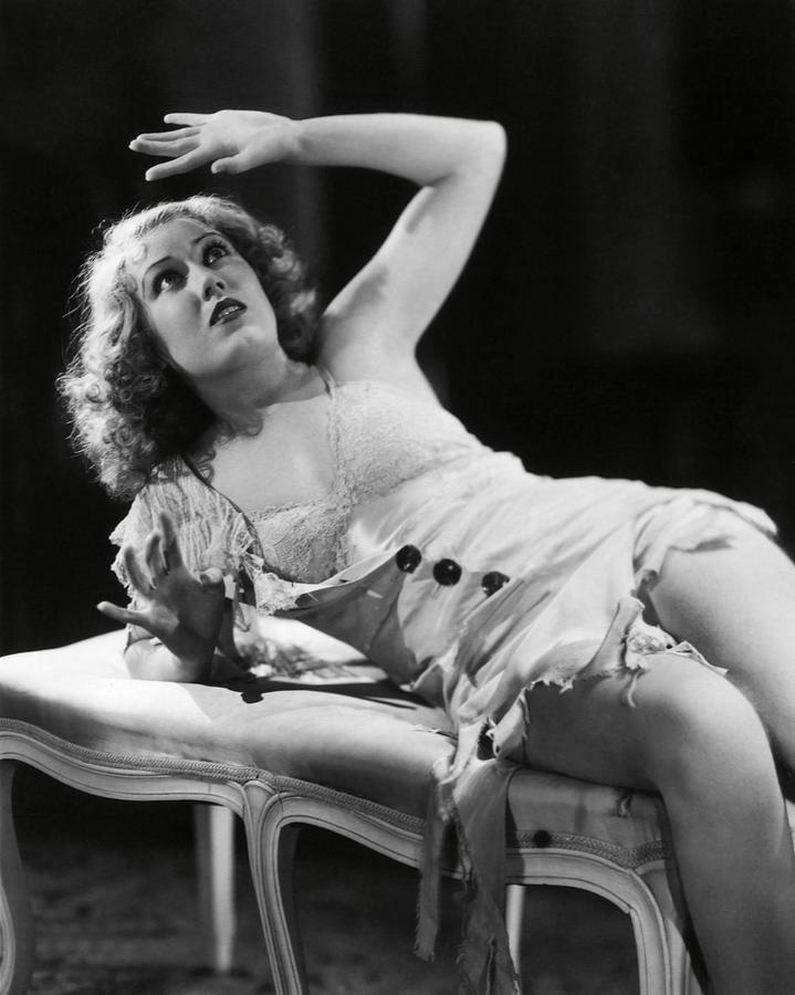 https://images.fineartamerica.com/images/artworkimages/mediumlarge/2/fay-wray-in-king-kong-1933--album.jpg