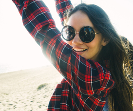 Image de beach, flannel, and girl