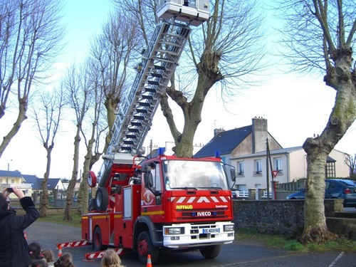 Les PS visitent la caserne