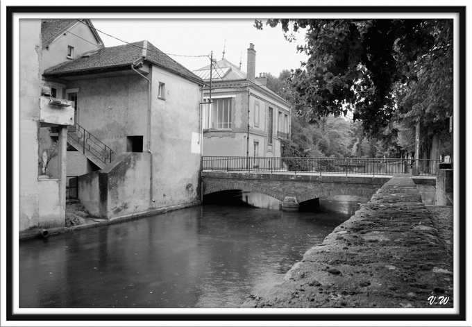 Nemours : le canal du Loing