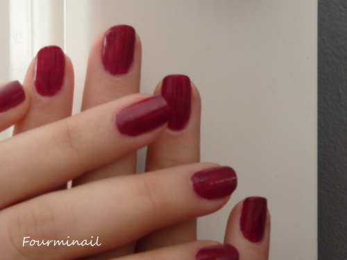 swatch rouge cerise Yves Roches + blanc étincellant