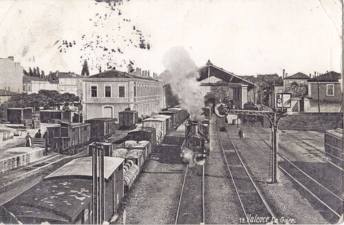 Faire passer le chemin de fer à travers les villes, un défi du XIXe siècle, la solution de Valence