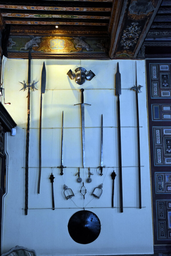 Photos de la salle d'armes du château de Cheverny