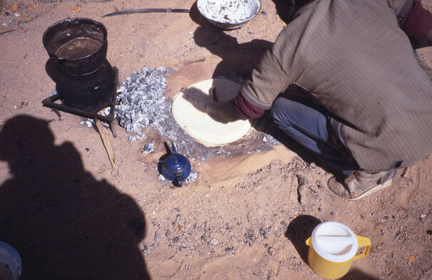 Résultat de recherche d'images pour "cuisson du pain au sahara"