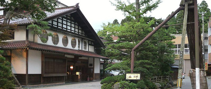 Le plus vieil hôtel au monde a ouvert il y a 1300 ans au Japon !