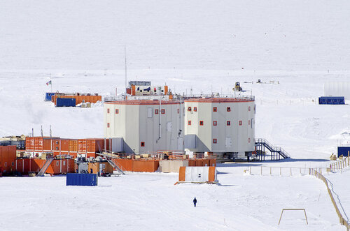 Antarctique Concordia station de recherche permanente franco-italienne