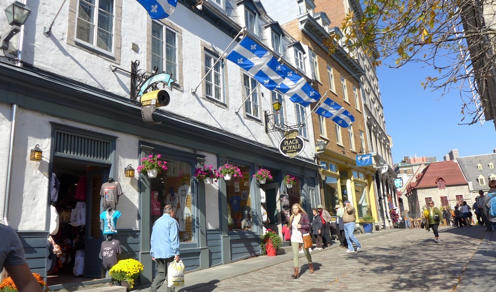 Québec: le quartier du petit Champlain et le Château Frontenac...