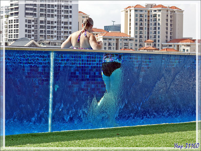 12/09/22 : retour à notre hôtel et rafraichissement dans la piscine située sur la terrasse - Singapour