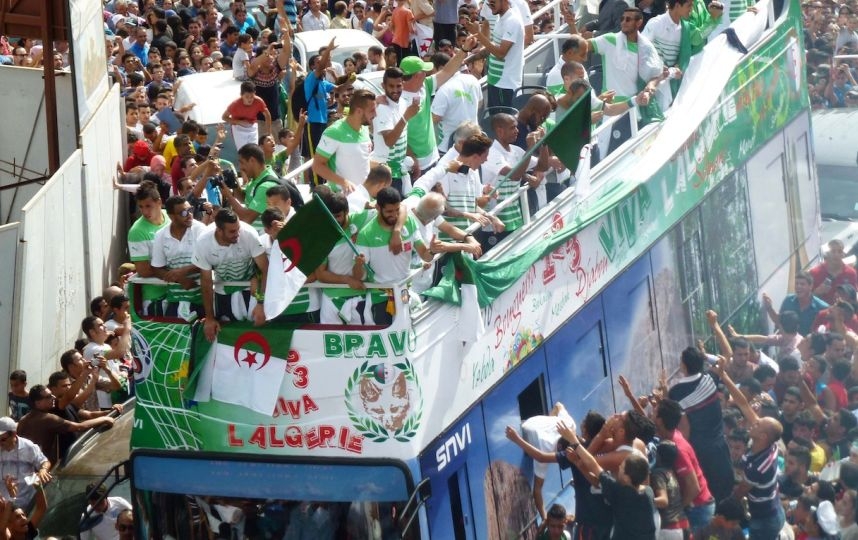Mercredi 2.7.2014 parade de l\'EN dans les rues d\'Alger après le mundial 2014
