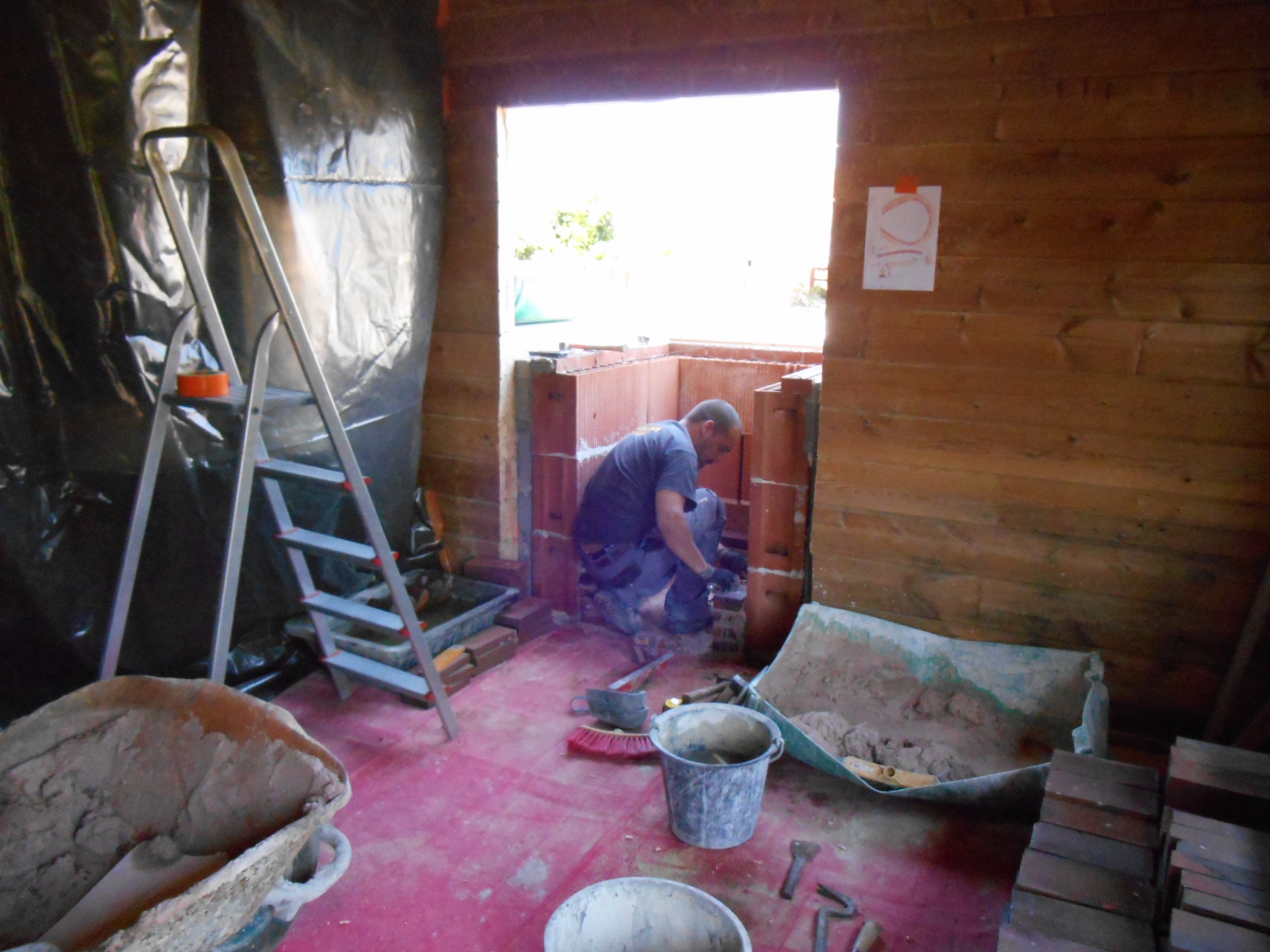 La construction du four à bois les pains fleuris