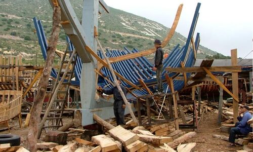 Dakhla: Démantèlement de deux chantiers clandestins de fabrication de barques artisanales par la Gendarmerie Royale