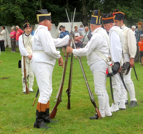 Plusieurs animations  : tir aux canons, aux fusils, batailles de sabres, conférences ont beaucoup intéressé le public  lors de la fête Impériale 2024