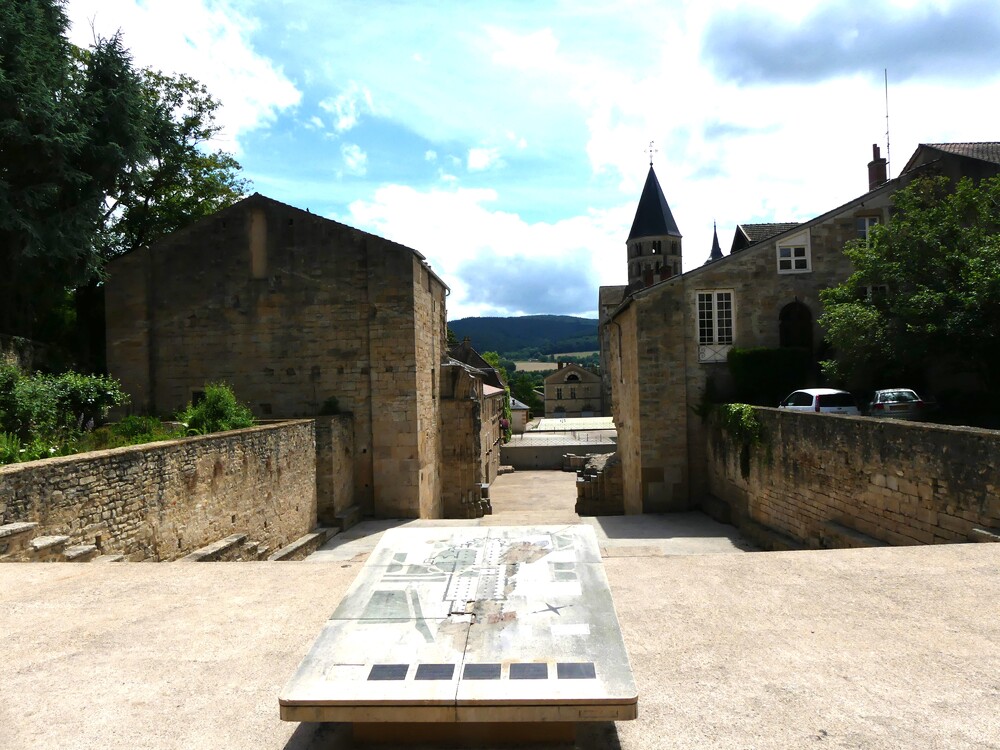 ABBAYE  DE  CLUNY - DE  L'ASCENSION  A  LA  DESTRUCTION