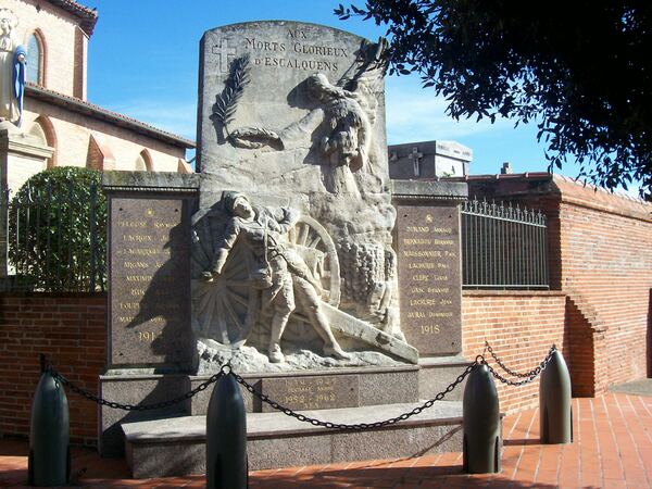 n°141- un Monument aux Morts